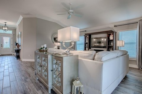 House in The Villages, Florida 4 bedrooms, 233.56 sq.m. № 1806543 - photo 7