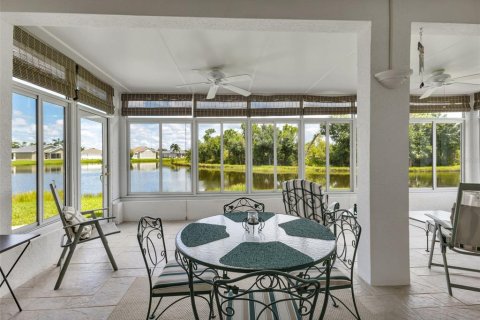 House in Punta Gorda, Florida 3 bedrooms, 152.82 sq.m. № 1911399 - photo 9