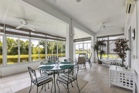 House in Punta Gorda, Florida 3 bedrooms, 152.82 sq.m. № 1911399 - photo 8