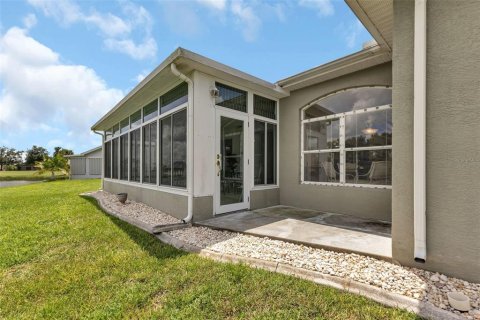 House in Punta Gorda, Florida 3 bedrooms, 152.82 sq.m. № 1911399 - photo 12