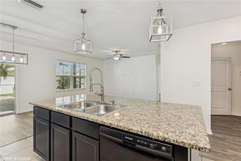 House in Palmetto, Florida 5 bedrooms, 260.31 sq.m. № 1774660 - photo 16