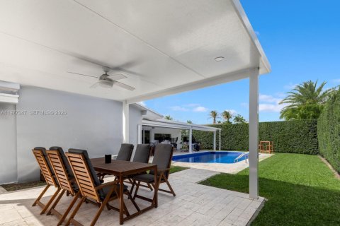House in Miami, Florida 3 bedrooms, 151.52 sq.m. № 2041693 - photo 27