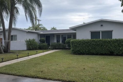 House in Miami, Florida 3 bedrooms, 151.52 sq.m. № 2041693 - photo 5