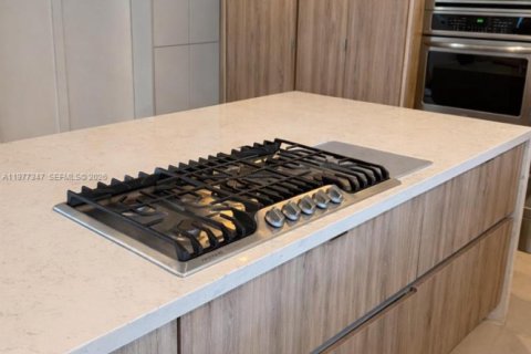 House in Miami, Florida 3 bedrooms, 151.52 sq.m. № 2041693 - photo 2