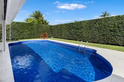 House in Miami, Florida 3 bedrooms, 151.52 sq.m. № 2041693 - photo 22