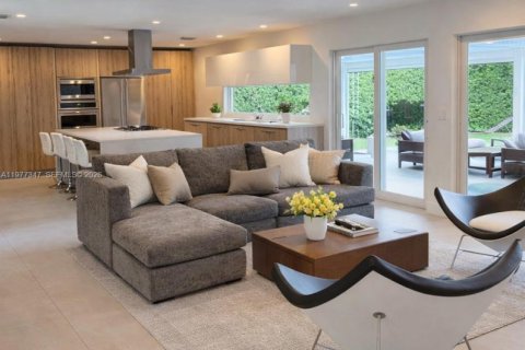 House in Miami, Florida 3 bedrooms, 151.52 sq.m. № 2041693