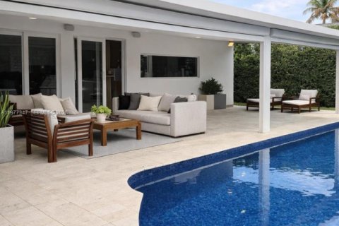 House in Miami, Florida 3 bedrooms, 151.52 sq.m. № 2041693 - photo 4
