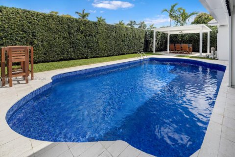 House in Miami, Florida 3 bedrooms, 151.52 sq.m. № 2041693 - photo 23