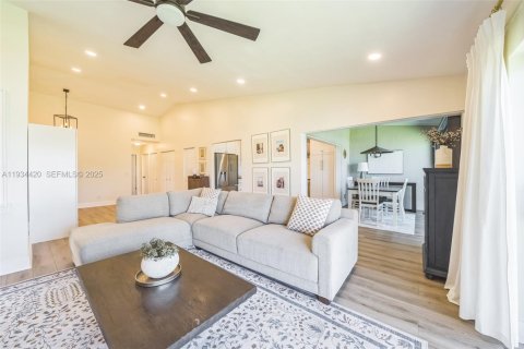 Condo in St. Lucie, Florida, 2 bedrooms  № 2035588 - photo 7