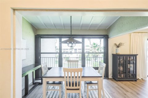 Condo in St. Lucie, Florida, 2 bedrooms  № 2035588 - photo 5