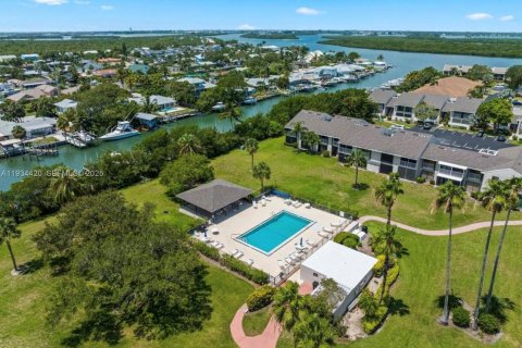 Condo in St. Lucie, Florida, 2 bedrooms  № 2035588 - photo 19