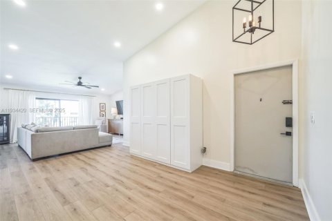 Condo in St. Lucie, Florida, 2 bedrooms  № 2035588 - photo 8