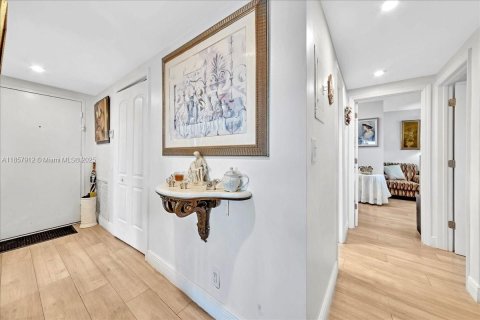 Condo in Hollywood, Florida, 2 bedrooms  № 1892713 - photo 29