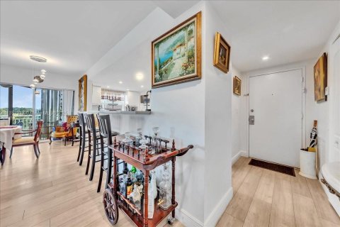 Condo in Hollywood, Florida, 2 bedrooms  № 1892713 - photo 3