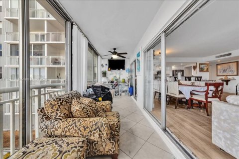 Condo in Hollywood, Florida, 2 bedrooms  № 1892713 - photo 26