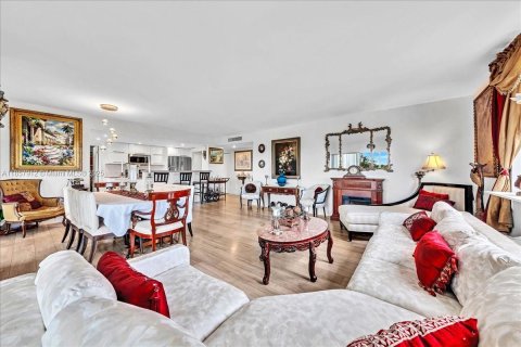 Condo in Hollywood, Florida, 2 bedrooms  № 1892713 - photo 1