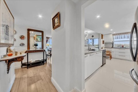Condo in Hollywood, Florida, 2 bedrooms  № 1892713 - photo 2