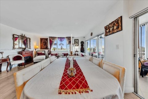 Condo in Hollywood, Florida, 2 bedrooms  № 1892713 - photo 6