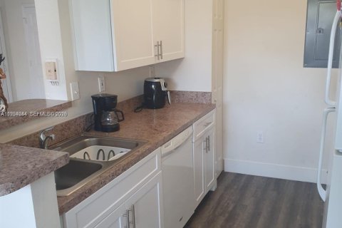 Купить кондоминиум в Пемброк-Пайнс, Флорида 1 спальня, 75.25м2, № 2009089 - фото 4