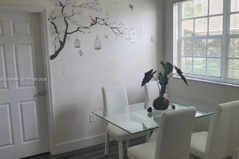 Купить кондоминиум в Пемброк-Пайнс, Флорида 1 спальня, 75.25м2, № 2009089 - фото 3