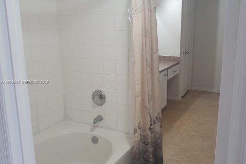 Купить кондоминиум в Пемброк-Пайнс, Флорида 1 спальня, 75.25м2, № 2009089 - фото 7