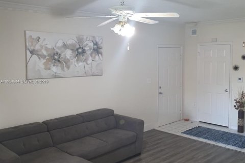 Купить кондоминиум в Пемброк-Пайнс, Флорида 1 спальня, 75.25м2, № 2009089 - фото 2