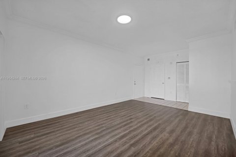 Condominio en venta en Pembroke Pines, Florida, 1 dormitorio, 75.25 m2 № 2009089 - foto 12