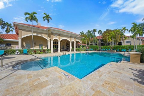 Condominio en venta en Pembroke Pines, Florida, 1 dormitorio, 75.25 m2 № 2009089 - foto 19