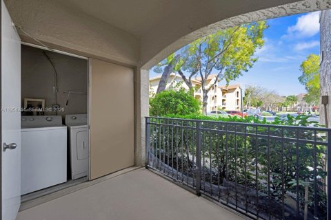 Condominio en venta en Pembroke Pines, Florida, 1 dormitorio, 75.25 m2 № 2009089 - foto 16