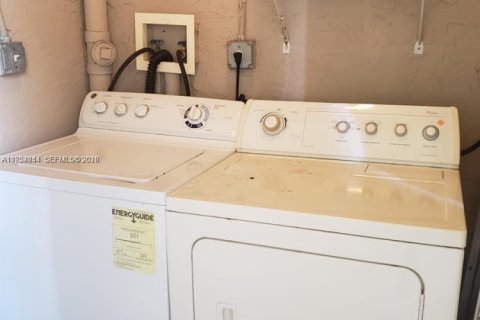 Купить кондоминиум в Пемброк-Пайнс, Флорида 1 спальня, 75.25м2, № 2009089 - фото 11