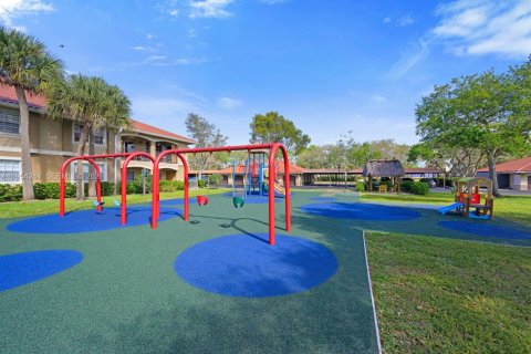 Condominio en venta en Pembroke Pines, Florida, 1 dormitorio, 75.25 m2 № 2009089 - foto 20