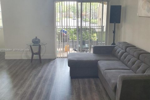 Кондоминиум с 1 спальней в Пемброк-Пайнс, Флорида № 2009089