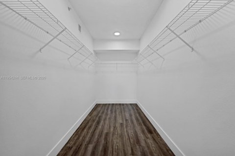 Condominio en venta en Pembroke Pines, Florida, 1 dormitorio, 75.25 m2 № 2009089 - foto 14