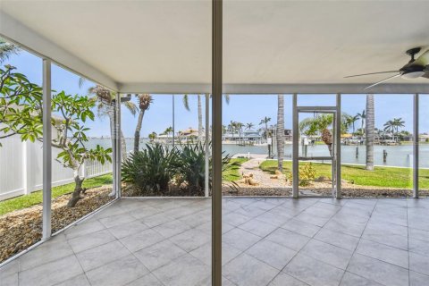 House in Seminole, Florida 4 bedrooms, 192.96 sq.m. № 1761119 - photo 27