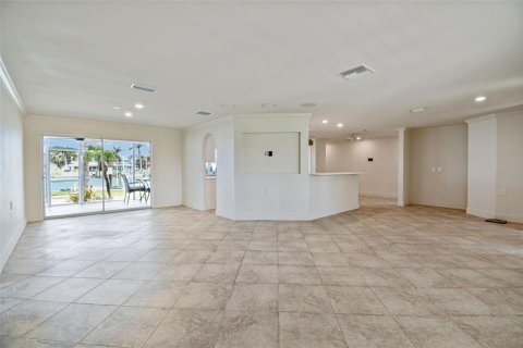 House in Seminole, Florida 4 bedrooms, 192.96 sq.m. № 1761119 - photo 23