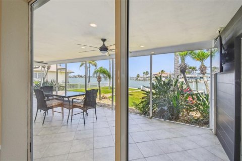 House in Seminole, Florida 4 bedrooms, 192.96 sq.m. № 1761119 - photo 17