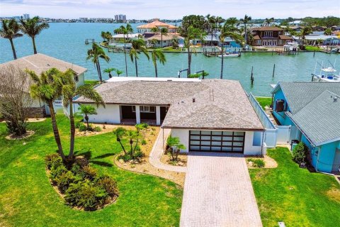 House in Seminole, Florida 4 bedrooms, 192.96 sq.m. № 1761119 - photo 3