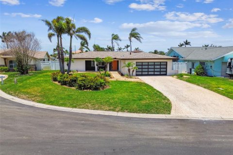 House in Seminole, Florida 4 bedrooms, 192.96 sq.m. № 1761119 - photo 8