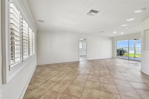 House in Seminole, Florida 4 bedrooms, 192.96 sq.m. № 1761119 - photo 21