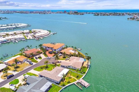 House in Seminole, Florida 4 bedrooms, 192.96 sq.m. № 1761119 - photo 7