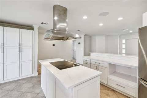 House in Seminole, Florida 4 bedrooms, 192.96 sq.m. № 1761119 - photo 18