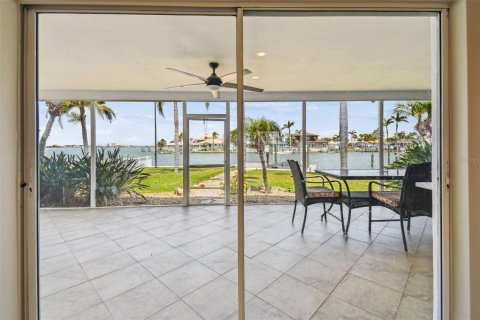 House in Seminole, Florida 4 bedrooms, 192.96 sq.m. № 1761119 - photo 25