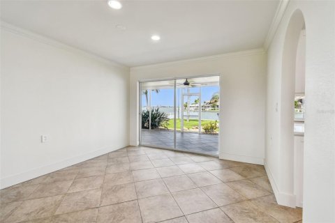 House in Seminole, Florida 4 bedrooms, 192.96 sq.m. № 1761119 - photo 24