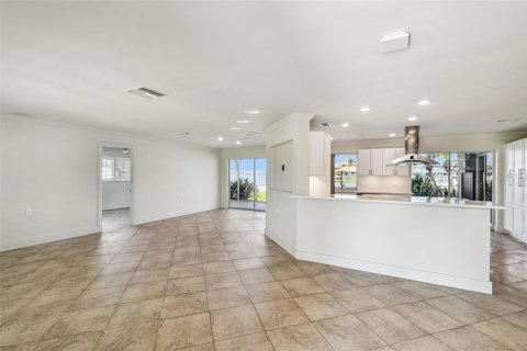 House in Seminole, Florida 4 bedrooms, 192.96 sq.m. № 1761119 - photo 22