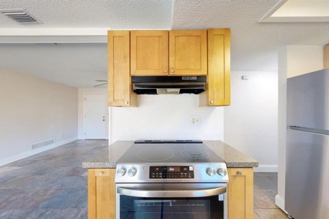 House in Ormond Beach, Florida 3 bedrooms, 89.19 sq.m. № 2101706 - photo 7