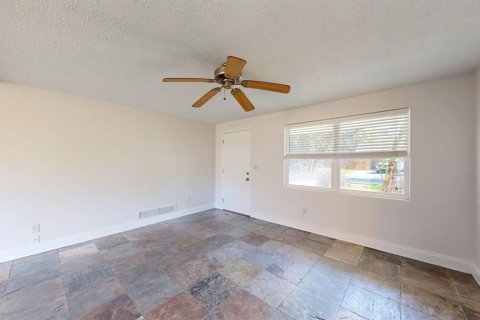 House in Ormond Beach, Florida 3 bedrooms, 89.19 sq.m. № 2101706 - photo 2