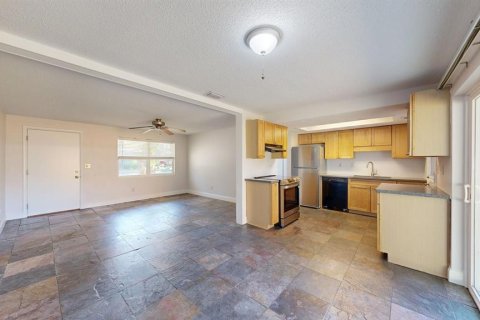 House in Ormond Beach, Florida 3 bedrooms, 89.19 sq.m. № 2101706 - photo 4
