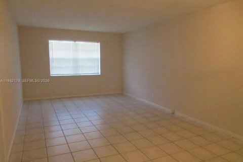 Condo in Coral Springs, Florida, 1 bedroom  № 2059721 - photo 2