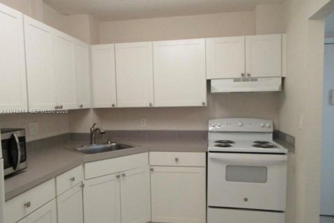 Condo in Coral Springs, Florida, 1 bedroom  № 2059721 - photo 5