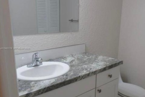 Condo in Coral Springs, Florida, 1 bedroom  № 2059721 - photo 4